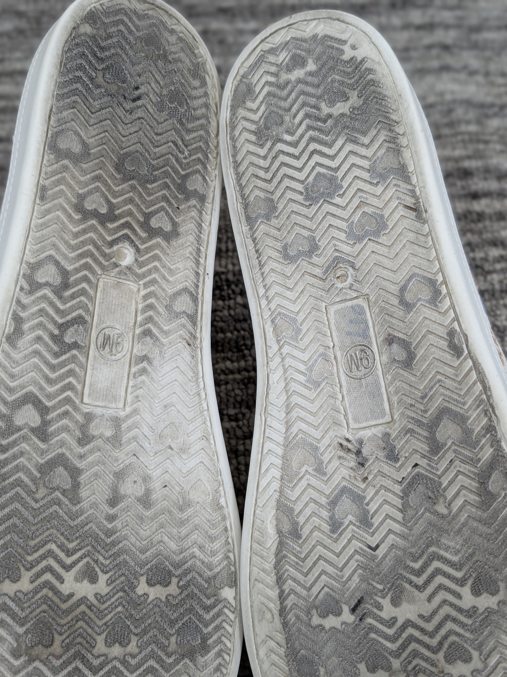 The Humane Society: Dog Slip ons - Size 9 - Picture 8 of 10